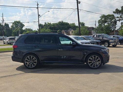 Arctic Grey Metallic 2022 BMW X7 M50i