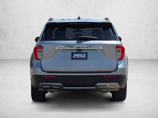 Iconic Silver Metallic 2023 Ford Explorer XLT