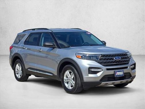 Iconic Silver Metallic 2023 Ford Explorer XLT