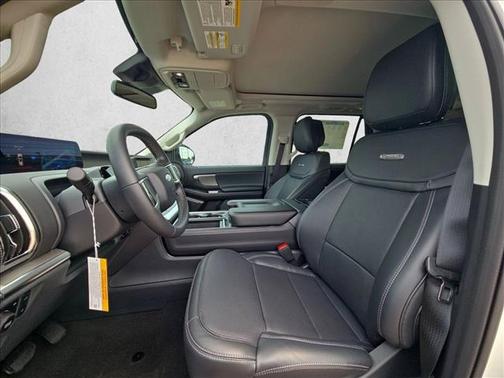 Star White Metallic Tri-Coat 2026 Ford Expedition Platinum