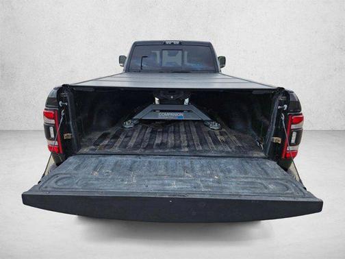 Diamond Black Crystal Pearlcoat 2020 RAM 3500 Laramie Crew Cab 4x4 8' Box