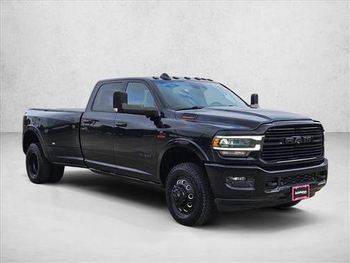 Diamond Black Crystal Pearlcoat 2020 RAM 3500 Laramie Crew Cab 4x4 8' Box
