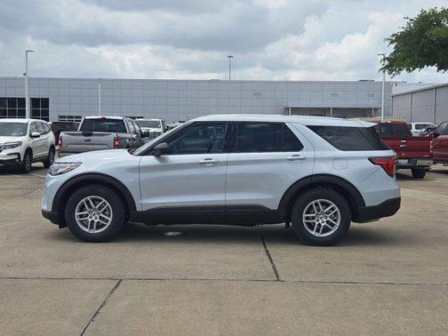 Space White Metallic 2026 Ford Explorer Active