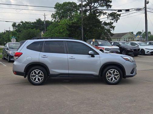 Ice Silver Metallic 2024 Subaru Forester Premium