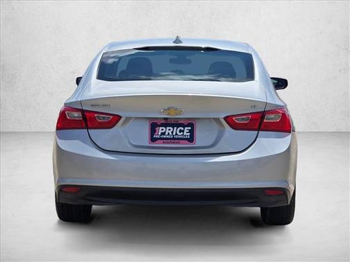 Silver Ice Metallic 2018 Chevrolet Malibu LT