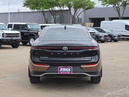 2023 Toyota Crown Platinum