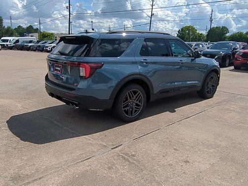 2025 Ford Explorer ST