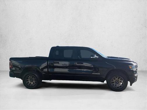 Diamond Black Crystal Pearlcoat 2021 RAM 1500 Laramie