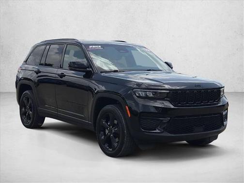 Diamond Black Crystal Pearlcoat 2023 Jeep Grand Cherokee Altitude