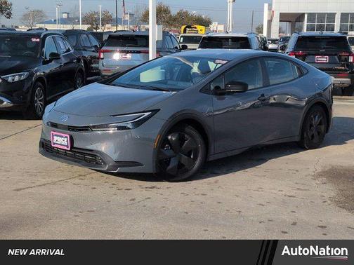 2025 Toyota Prius LE