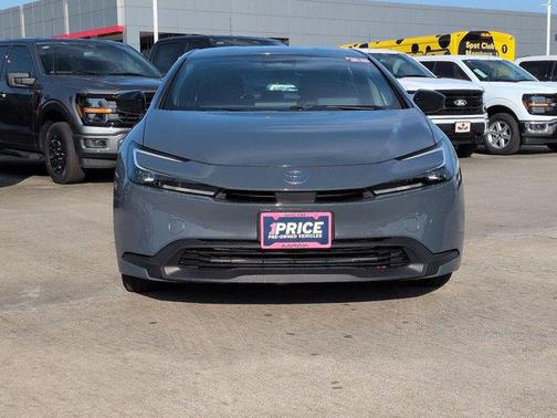 2025 Toyota Prius LE