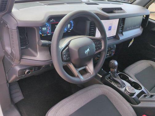 2025 Ford Bronco Base 4 Door 4x4