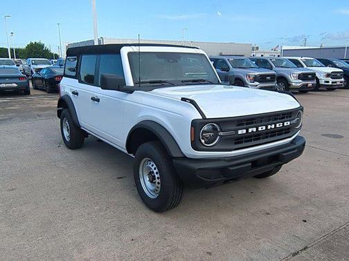 2025 Ford Bronco Base 4 Door 4x4