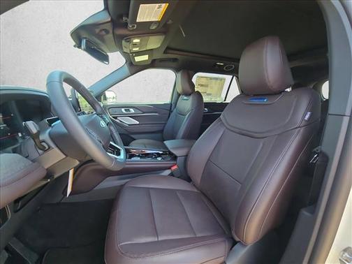 Star White Metallic Tri-Coat 2026 Ford Explorer Platinum