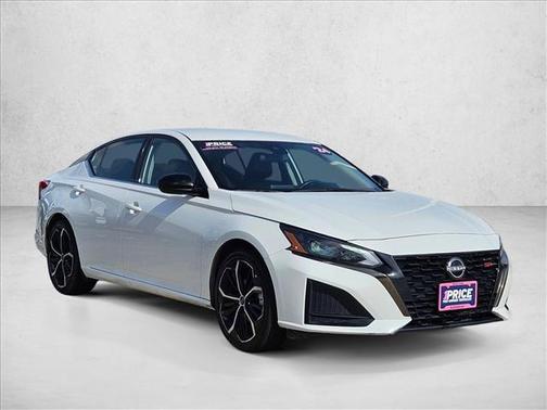 Glacier White 2024 Nissan Altima SR FWD