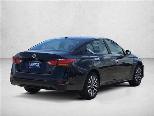 Super Black 2025 Nissan Altima SV FWD