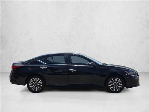 Super Black 2025 Nissan Altima SV FWD