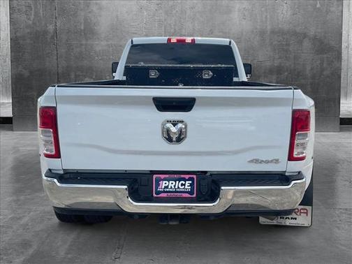 2023 RAM 3500 Tradesman Crew Cab 4x4 8' Box
