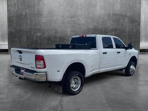 2023 RAM 3500 Tradesman Crew Cab 4x4 8' Box