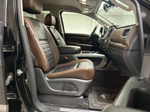 2017 Nissan Titan Platinum Reserve