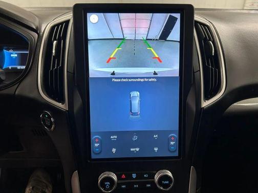 White 2022 Ford Edge SE