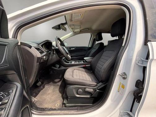 White 2022 Ford Edge SE