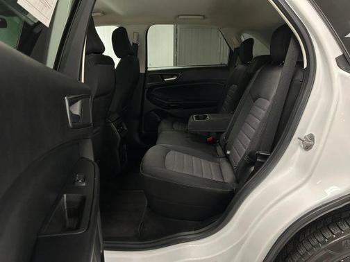 White 2022 Ford Edge SE