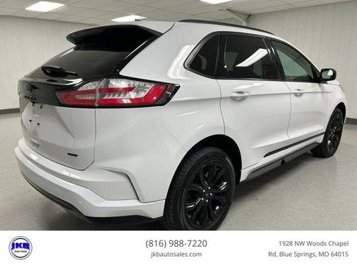 White 2022 Ford Edge SE