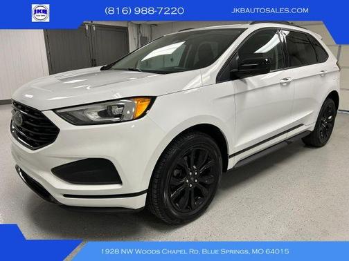 White 2022 Ford Edge SE