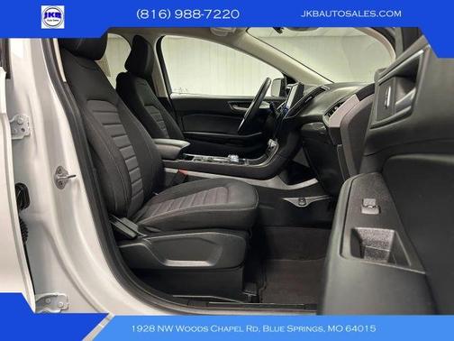 White 2022 Ford Edge SE