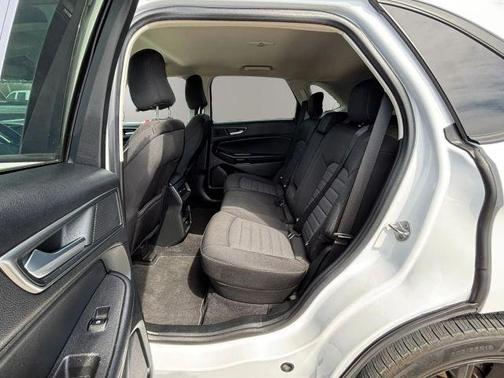 White 2022 Ford Edge SE