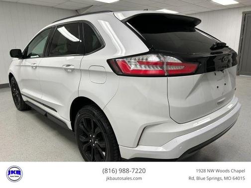 White 2022 Ford Edge SE
