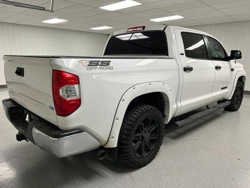 White 2017 Toyota Tundra SR5