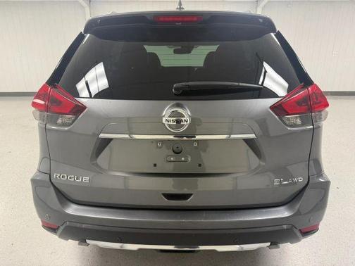 Gray 2019 Nissan Rogue SL
