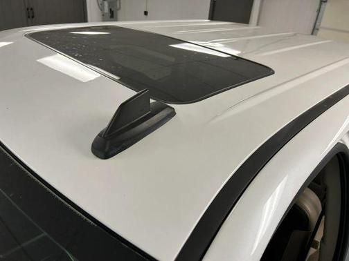 White 2017 GMC Sierra 1500 SLT