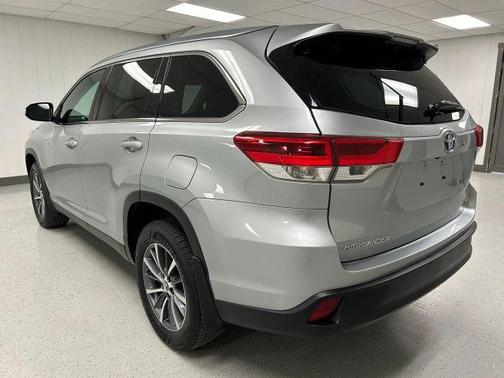 Silver 2019 Toyota Highlander Hybrid XLE