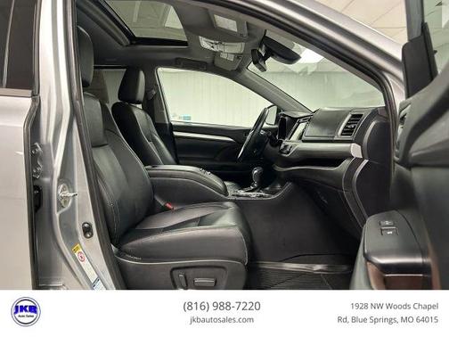 Silver 2019 Toyota Highlander Hybrid XLE