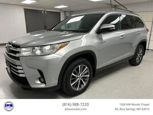 Silver 2019 Toyota Highlander Hybrid XLE
