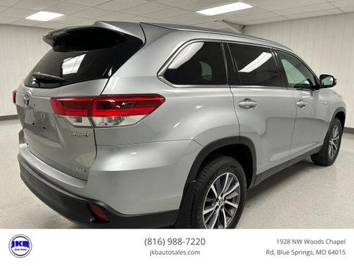 Silver 2019 Toyota Highlander Hybrid XLE