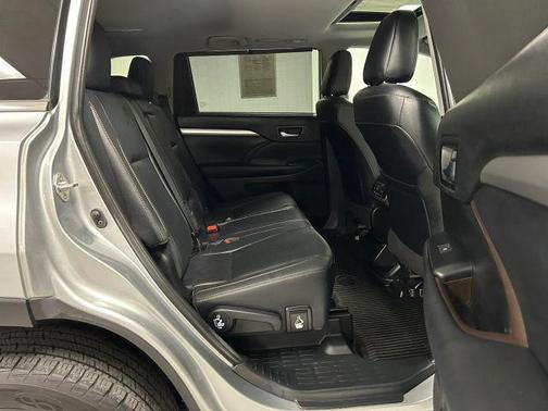 Silver 2019 Toyota Highlander Hybrid XLE