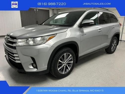 Silver 2019 Toyota Highlander Hybrid XLE