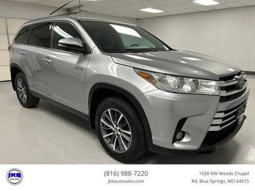 Silver 2019 Toyota Highlander Hybrid XLE