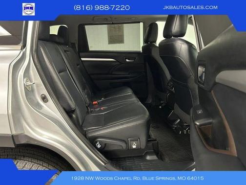 Silver 2019 Toyota Highlander Hybrid XLE