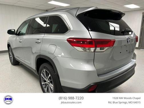 Silver 2019 Toyota Highlander Hybrid XLE