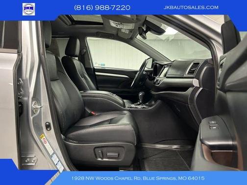 Silver 2019 Toyota Highlander Hybrid XLE