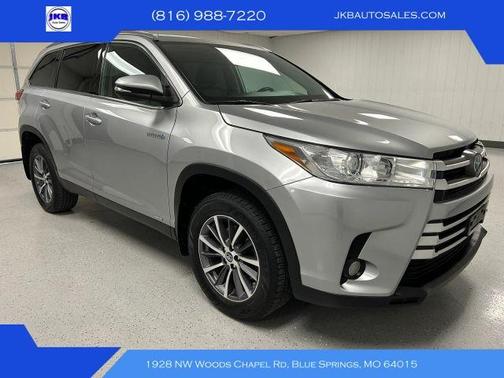 Silver 2019 Toyota Highlander Hybrid XLE