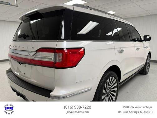 White 2018 Lincoln Navigator Reserve