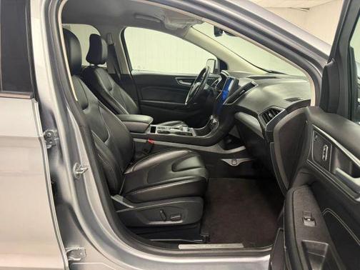 Silver 2022 Ford Edge Titanium