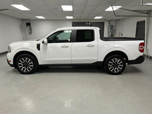 White 2022 Ford Maverick Lariat