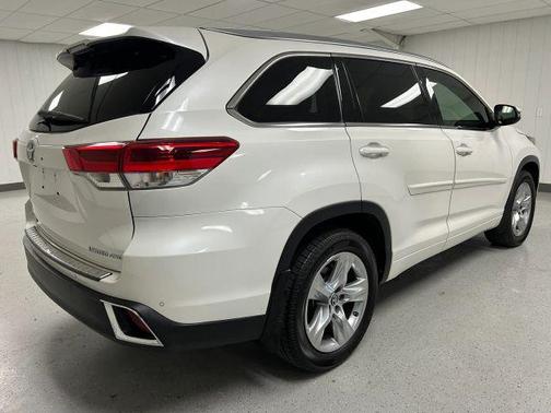 White 2018 Toyota Highlander Limited